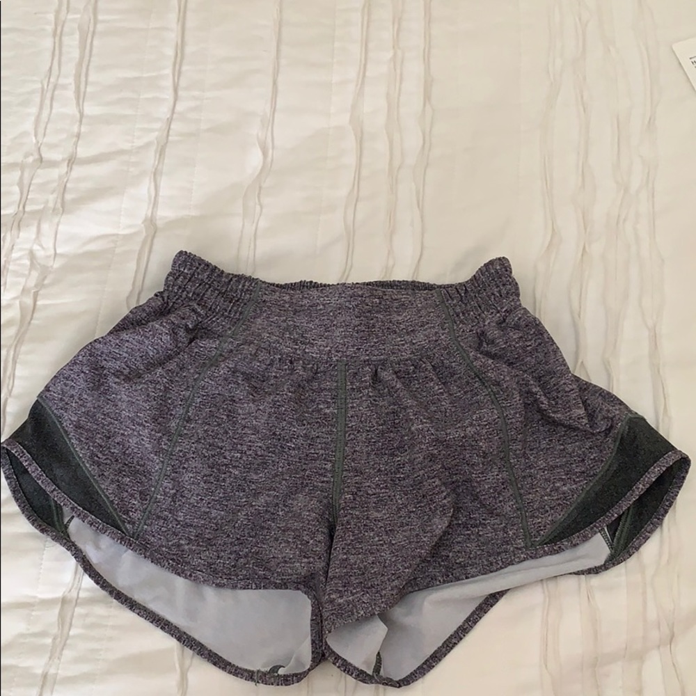 lululemon hottie hot shorts 2.5”